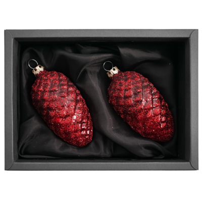 2er Set Zapfen aus Glas in Marsalarot matt mit Glitter 6cm Durchmesser in schwarzem Naturkarton