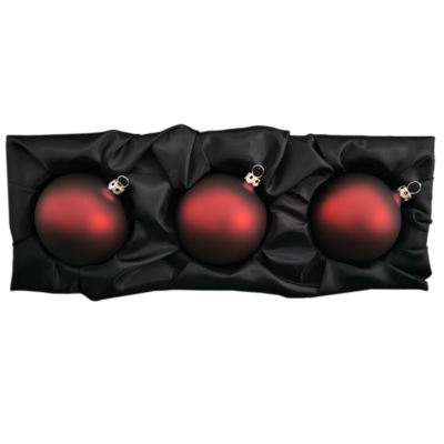 3er Set Christbaumkugeln aus Glas mit 8cm Durchmesser in Cappuccino matt aus einem schwarzen Seidentuch