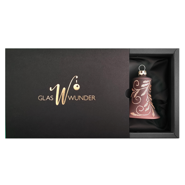 2er Set Glocken aus Glas mit 5cm Durchmesser in Caramel Opal und einem Blütenbouquet in einer schwarzen Verpackung und goldenem GlasWunder Logo