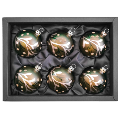 6er Set Christbaumkugeln aus Glas mit 6cm Durchmesser in einem seidenmatten Khakigrün mit Beerenranken in schwarzem Naturkarton