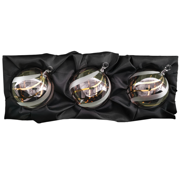 3er Set Christbaumkugeln aus Glas in einem transparenten Look und 24 Karat Gold Linien mit 8cm Durchmesser auf einem schwarzen Seidentuch