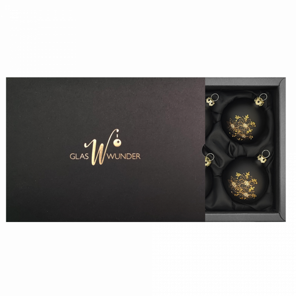 6er Set Weihnachtskugeln aus Glas mit 6cm Durchmesser in schwarz matt mit Weihnachtssternmuster in einer schwarzen Verpackung mit goldenem GlasWunder Logo