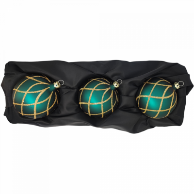 3er Set Christbaumkugeln aus Glas mit 8cm Durchmesser in Petrol matt und goldenem Glitzer Rautennetz auf schwarzem Seidentuch