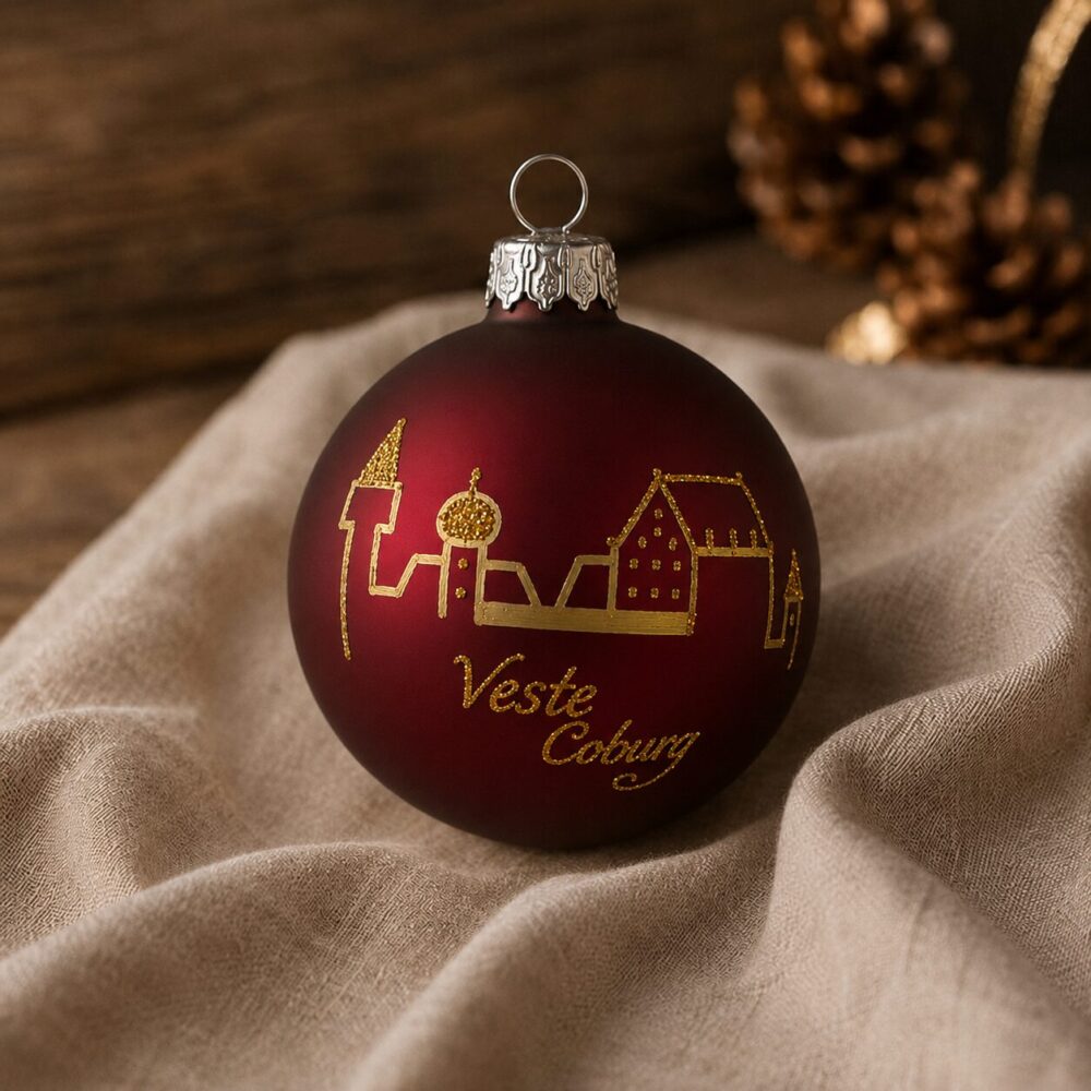 GlasWunder Christbaumkugel Veste Coburg Rot-gold auf beigem Textil